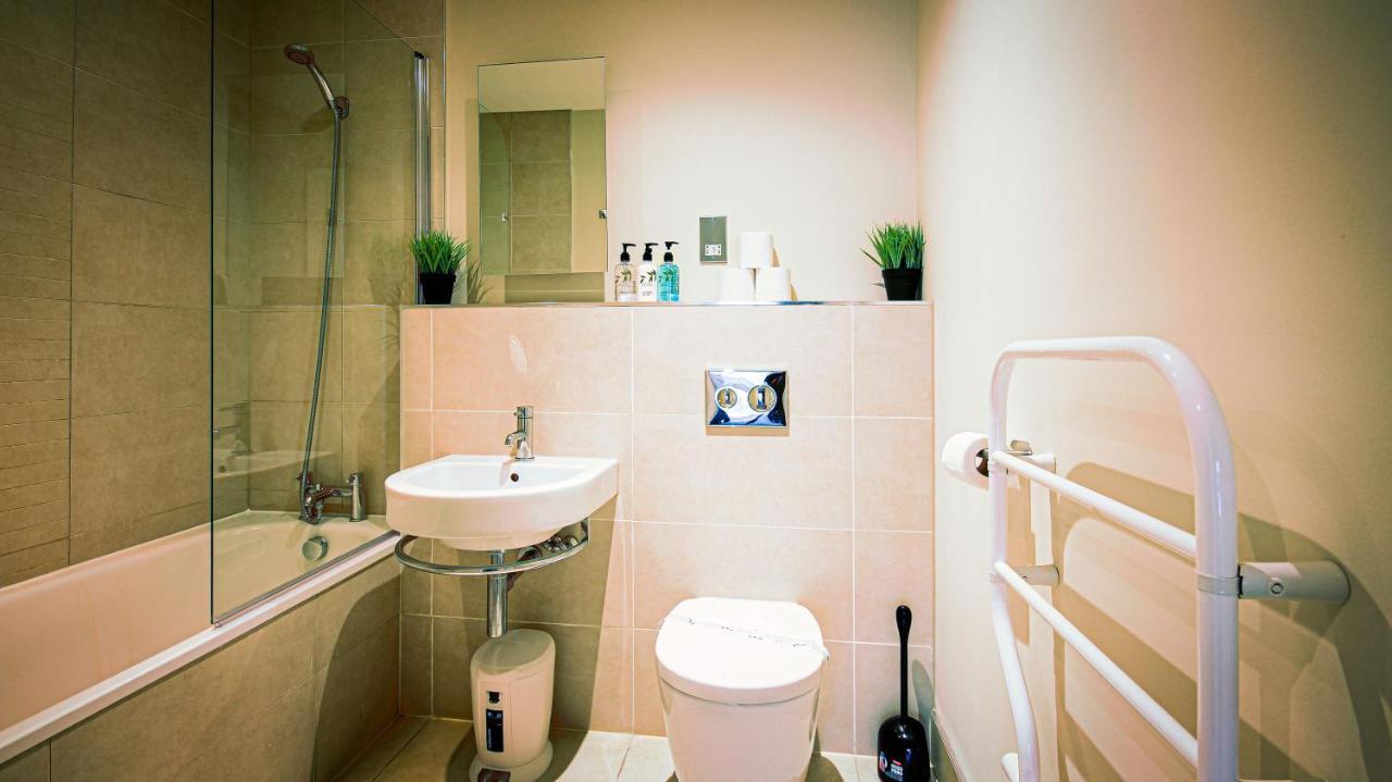 Superb City Center 1 Or 2 Bedroom Apts King Bed Southampton Buitenkant foto